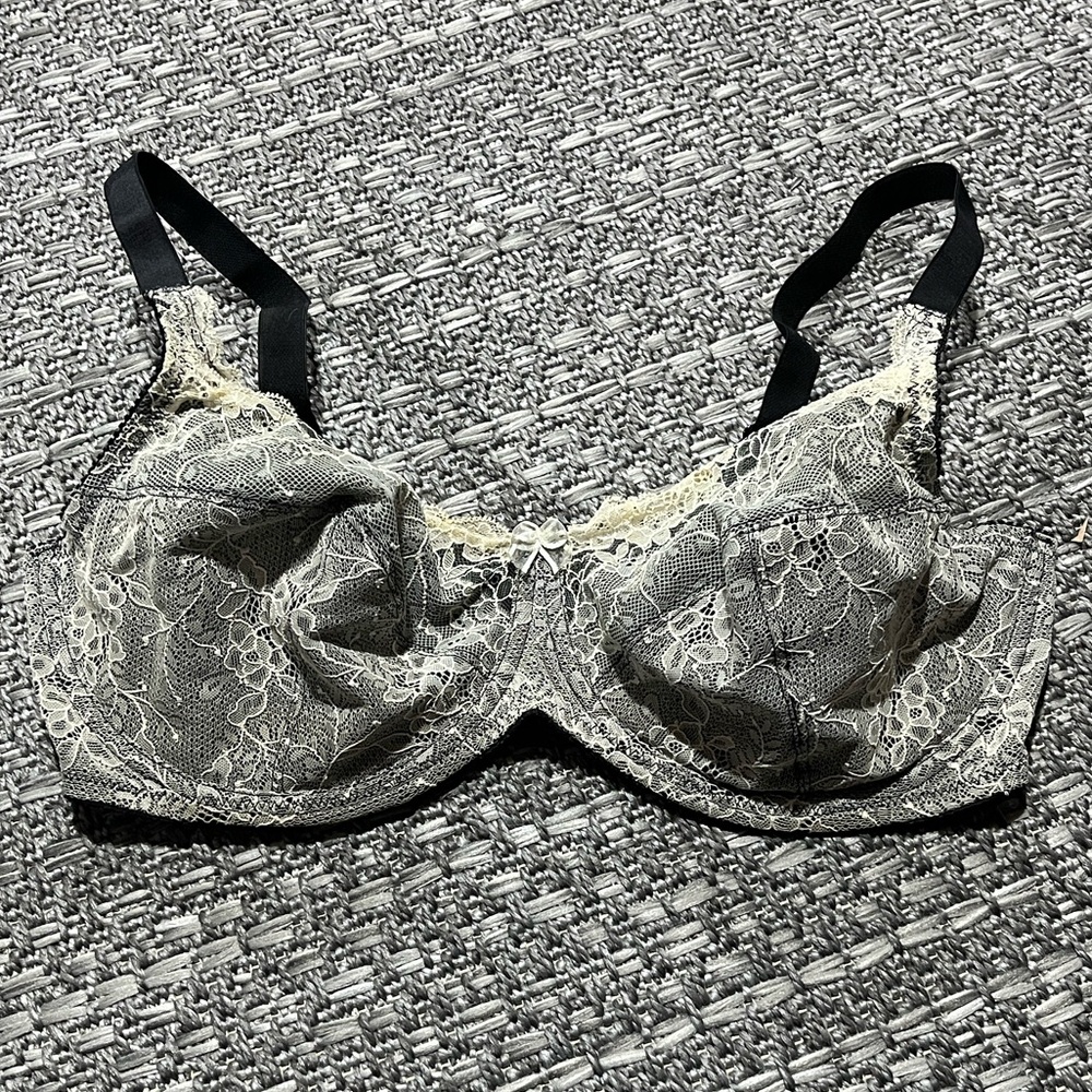 WonderBra | 36 DD Cream Lace Underwire Bra